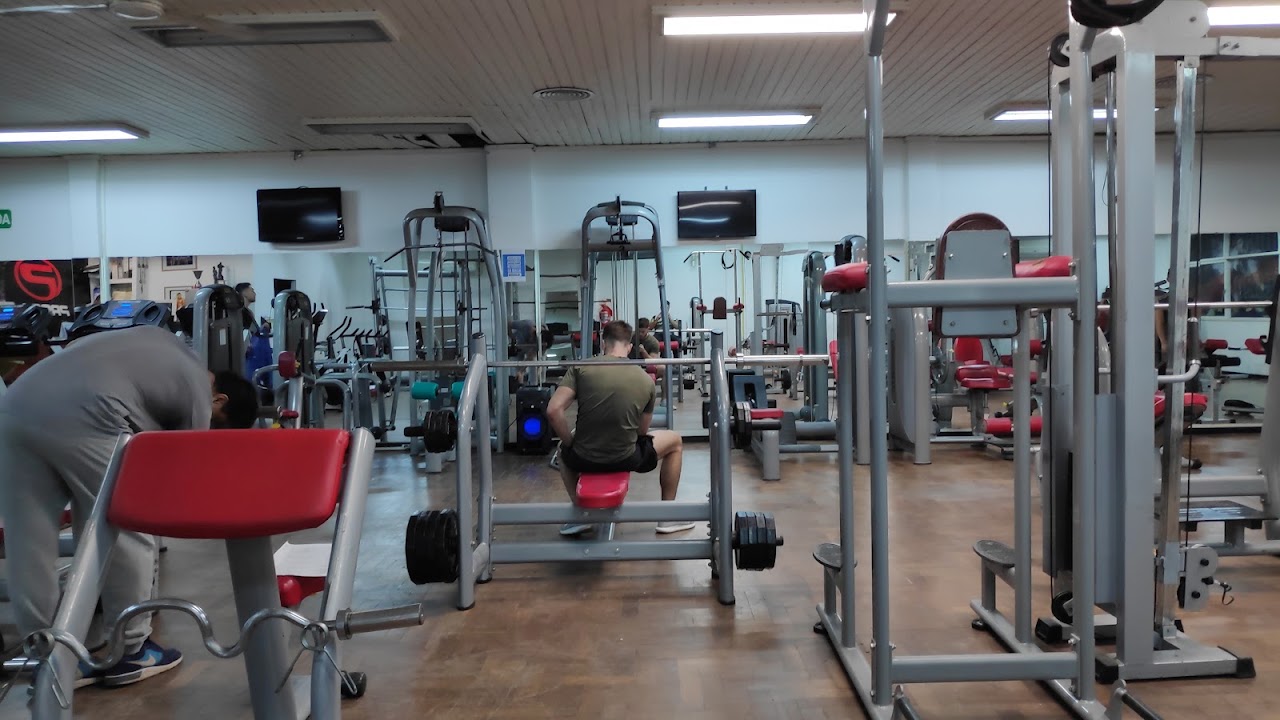 Piso principal de musculación y fuerza