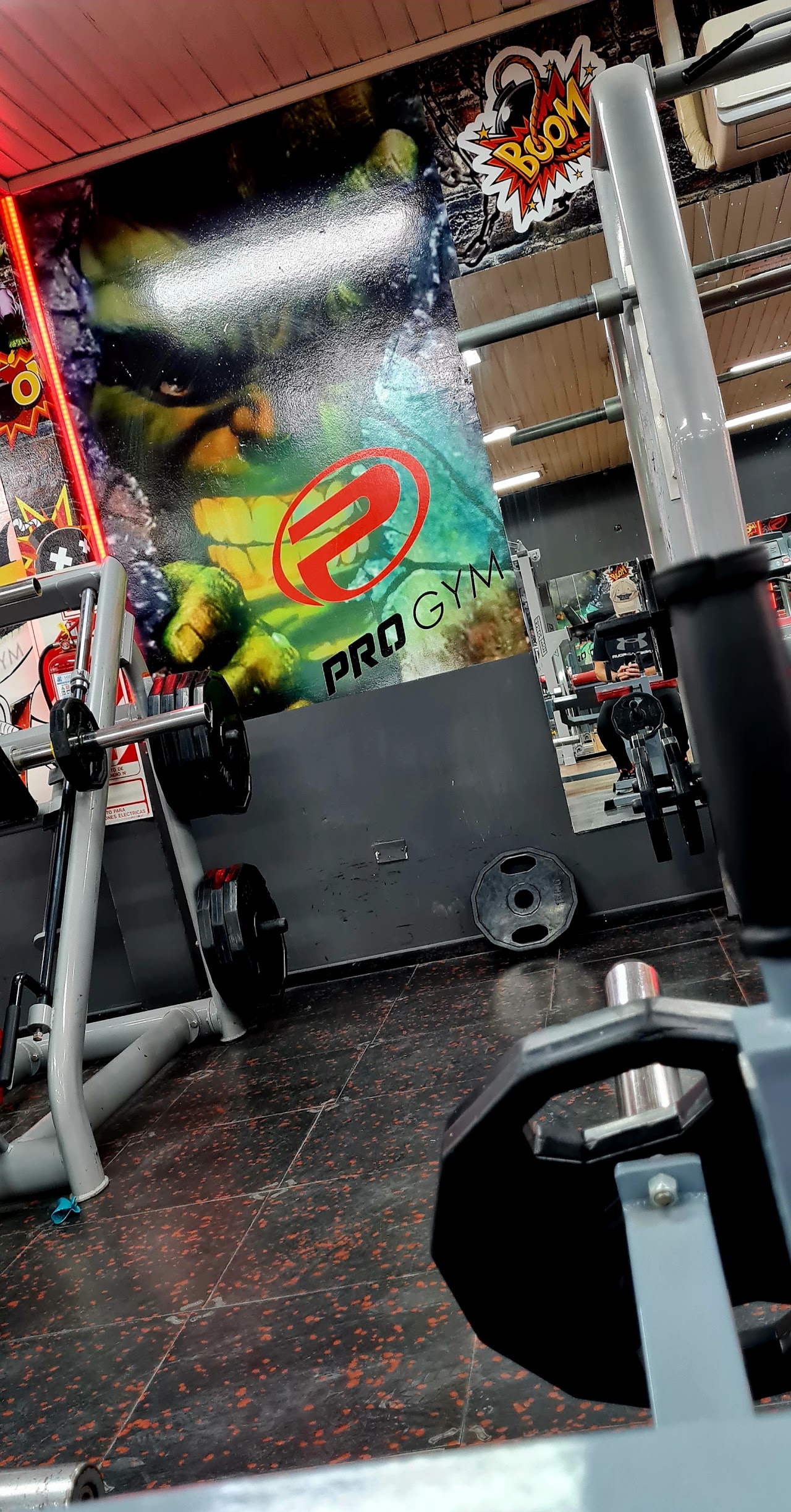 Interior de PROGYM con identidad de marca